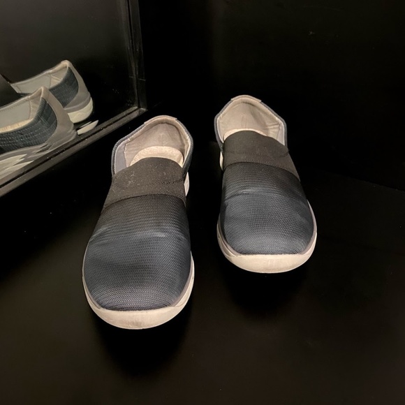 Clarks Blue Slip On Sneakers - Picture 5 of 8